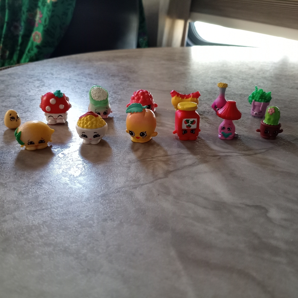 Shopkins Colorful Miniature Figures Set